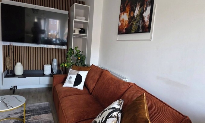 Brympton Casa | Spacious| Modern House |Close to Sites, beach,|Contractors, families welcome