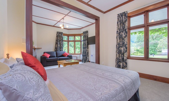 Speargrass Flat Apartamento | Spacious, Modern Studio Apartment below Coronet Peak