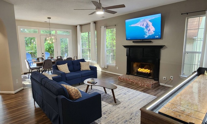 Savannah Casa | Spacious, Modern, Retreat 4BD, 3BA, inbetween downtown Savannah and Tybee Island