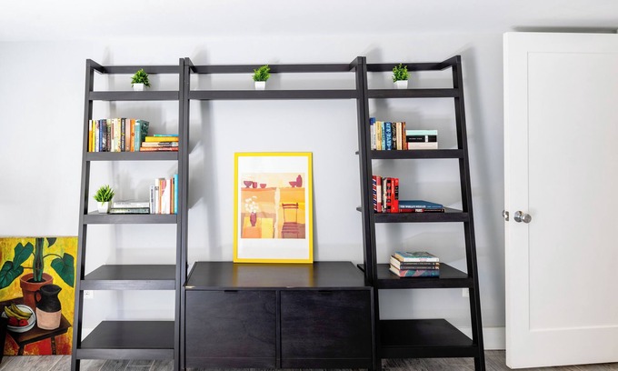Barney Circle Casa | Spacious & Modern Suite by Metro in Capitol Hill