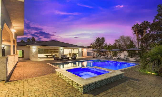 Spring Valley Casa | Spacious Modern Villa in fantastic Las Vegas with SAUNA+fire pit+pool+spa