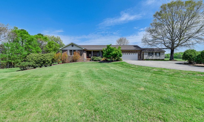 Southmont Casa | Spacious Mount Pleasant Home w/ Grill & Yard!
