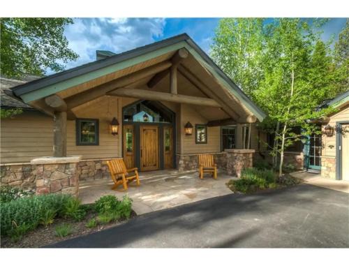 Fairways Casa | Spacious Mountain Chalet - Hot Tub & Secluded!