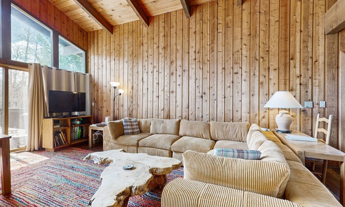 Mountain Valley Cabina | Espaciosa pero acogedora casa de estilo lodge de montaña con acceso de esquí cercano