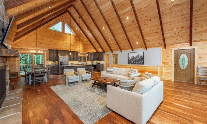 McHenry Casa | Spacious Mountain Lodge w/ Hot Tub & Fire Pit
