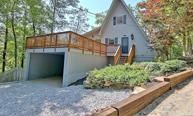 Warm Springs Cabina | Spacious Mountain Top Chalet