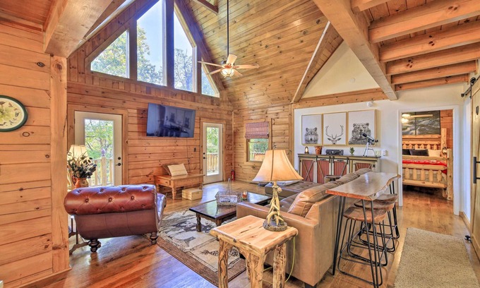 Mouth of Wilson Cabina | Spacious Mouth of Wilson Cabin Near New River