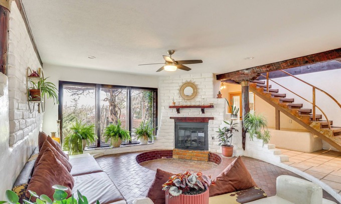 Corrales Casa | Spacious Mtn-View Gem in Corrales!