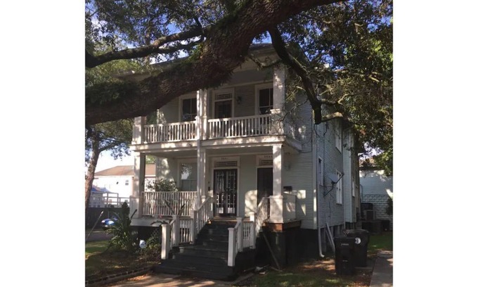 Broadmoor Condominio | Spacious Napoleon Ave Condo (Gold)