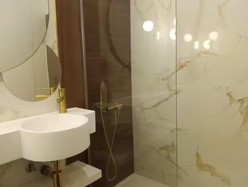 Reboleira Apartamento | Spacious & Near the Subway