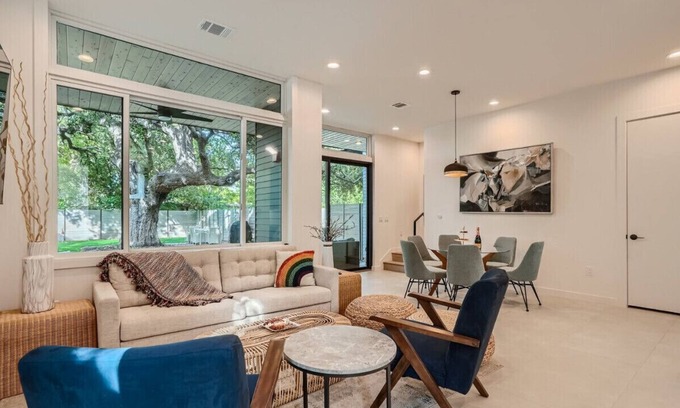 South Manchaca Casa | Custom New Build 8 BBRM Compound Centrally Located