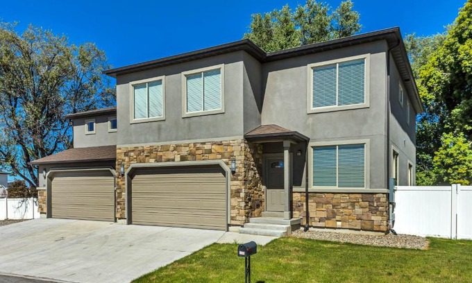 Lakeview Casa | Spacious & New Guesthouse in Orem/Provo