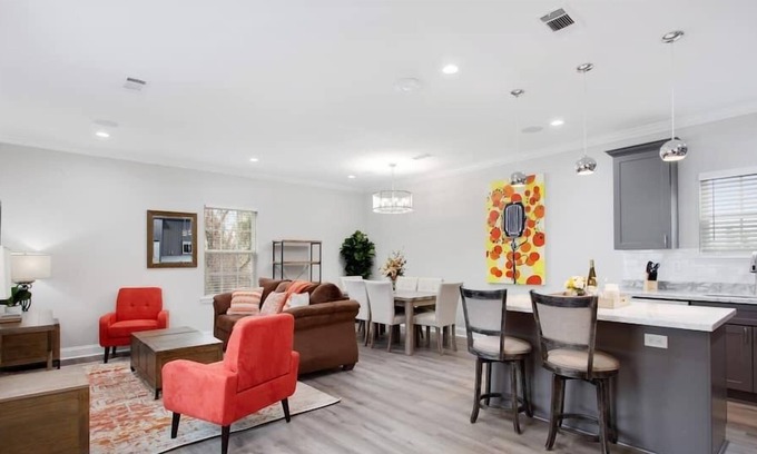 South 7th Ward Casa | Spacious NEW HOME- Perfect for short term travel