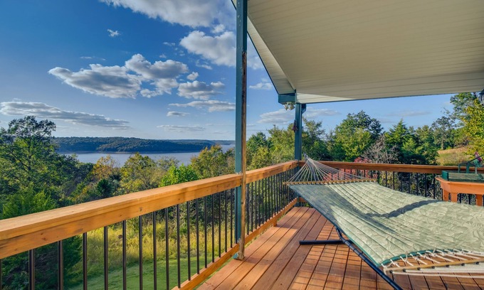 Mountain Home Casa | Spacious Norfork Lake Home: Game Room + Views!