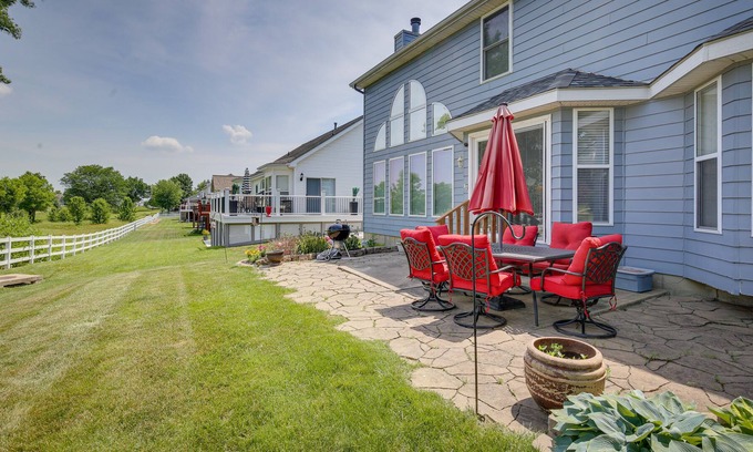 O'Fallon Casa | Spacious O’Fallon Home w/ Patio on Golf Course!
