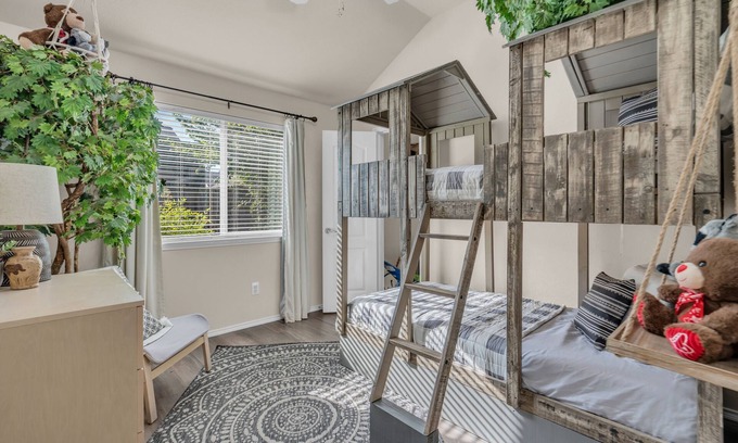 Euless Casa | Spacious Oasis 4-bedroom home set up for traveling with kids, in ❤️ of DFW