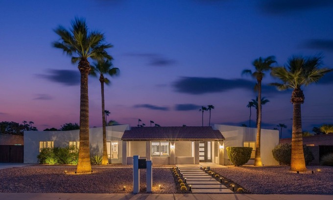 Raskin Estates Casa | 6BR Spacious Oasis- Summer Specials!