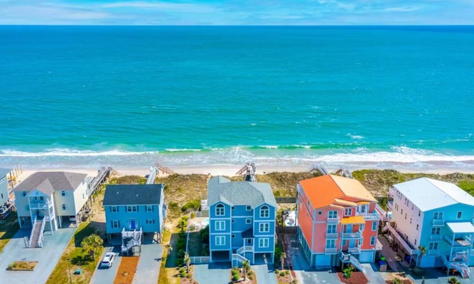 McCutcheon Field Casa | Spacious Oceanfront | Sleeps 30!