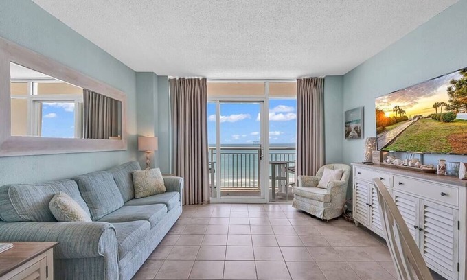 Atlantic Beach Condominio | Spacious Oceanfront Condo - Bay Watch 1138