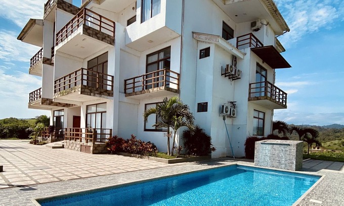 Las Nunez Condominio | Hill Top Condo - Pool and Ocean View!