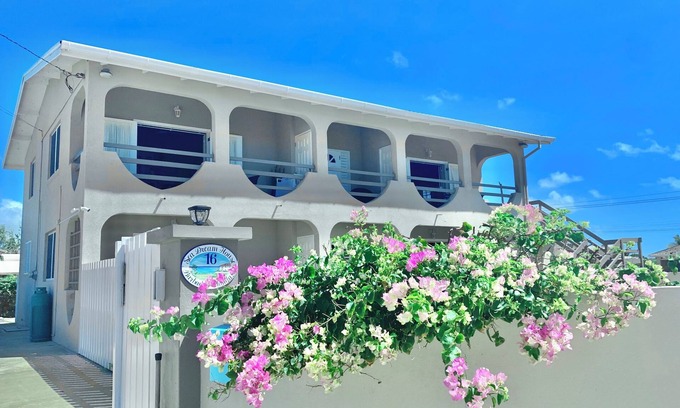 Oistins Villa | Amplio apartamento de un dormitorio con vista al mar