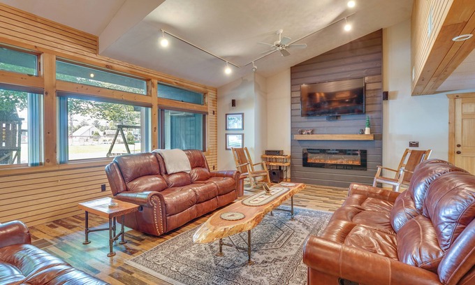 Old Forge Casa | Spacious Old Forge Condo w/ Patio & Fire Pit!