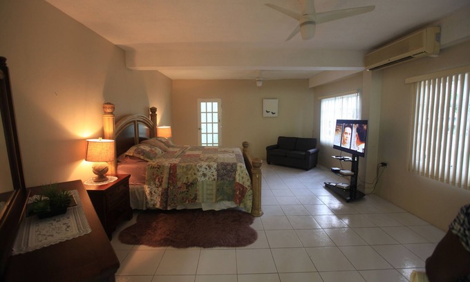 Penal-Debe Apartamento | Spacious One Bedroom Apartment in Palmiste