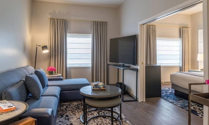 Downtown Portland Hotel | Spacious One Bedroom Suite near PSU, Zoo & Japanese Garden | Heathman Hotel