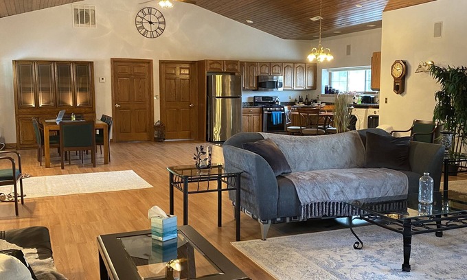 Loves Park Casa | Spacious Open Concept Home on the Beautiful Rock River