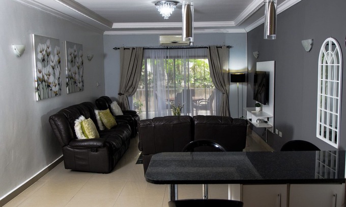 Lusaka Apartamento | Spacious open plan 3-bedroom apartment, WiFi and power back-up in vibrant Lusaka