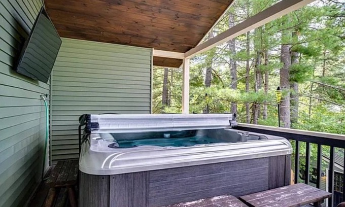 Blueberry Estates Casa | Spacious Ossipee Waterfront House Perfect for Activities & Entertainment