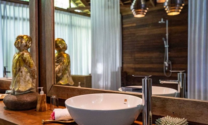 Banjar Semer Complejo | Spacious Our Luxury Suites in enchanting Bali with WiFi, AC, Pool, Yoga Studio