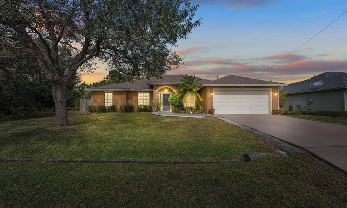 Port Saint Lucie Casa | Spacious Paradise House near Jensen Beach! With Game Room & Sunroom
