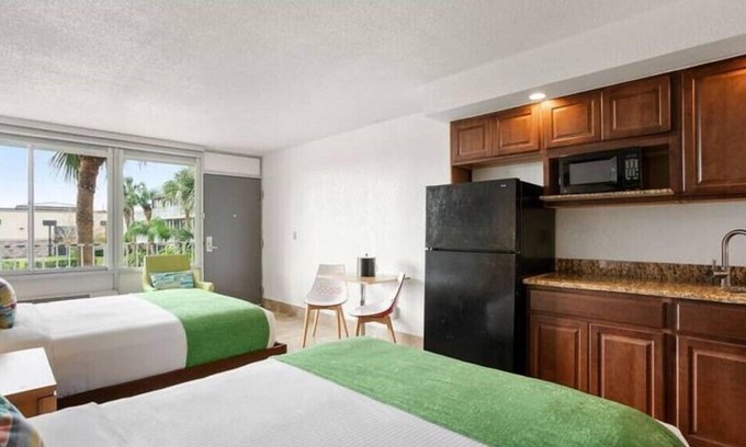 Historic Downtown Kissimmee Casa | Spacious Park Royal Orlando Suite Near Theme Parks