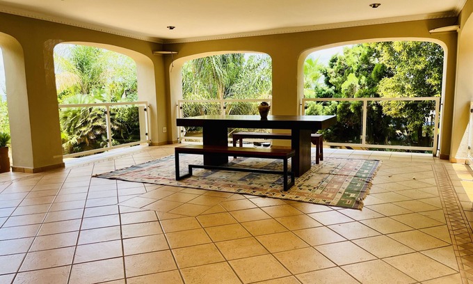 Garsfontein Casa | Spacious Peaceful 5 Bedroom House