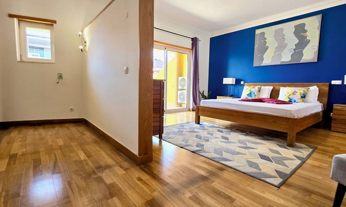 Praia Casa | Spacious Penthouse w/ Barbecue, wifi, 2 terraces & Views