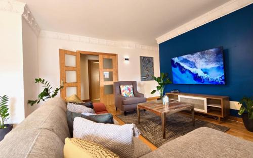 Praia Apartamento | Spacious Penthouse with BBQ and Views