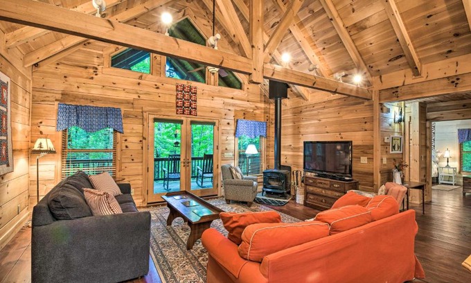 Sky Valley Casa | Spacious Pet-Friendly Cabin in Sky Valley!