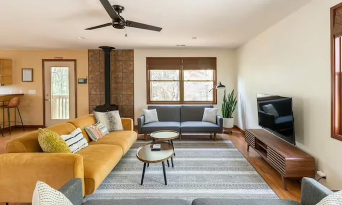 Crumpler Casa | Spacious pet friendly guesthouse on private estate
