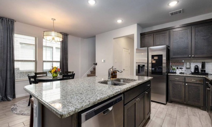 Fort Worth Casa | Spacious Pet Friendly - 7 Miles to Eagle Mountain Lake