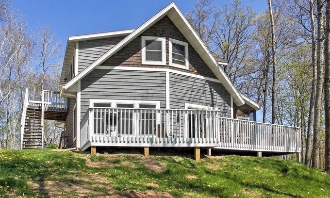 Crosslake Cabaña | Spacious Pine Lake Home: Deck, Fire Pit + 3 Acres!
