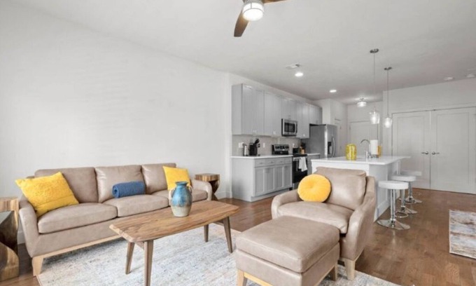 Country Club Plaza Area Apartamento | Spacious Plaza 2BED Apartment