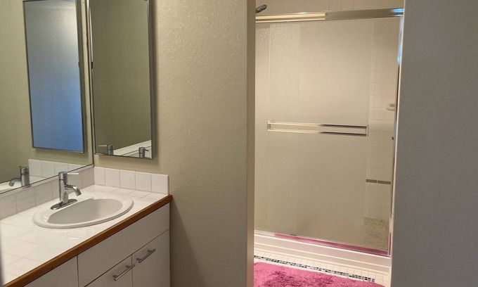 Point Richmond Condominio | Spacious Point Richmond Waterfront Property