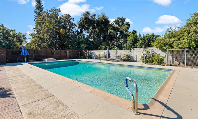 East Pasadena Casa | Spacious Pool House