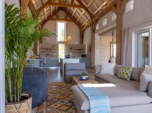 McGregor Casa | Spacious Post-and-Beam Marvel in quiet McGregor