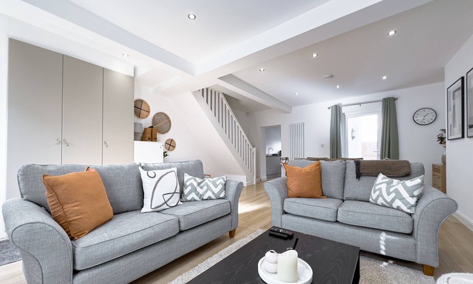 Budleigh Salterton Casa | Spacious & Private 3 BR Home Steps From the Beach