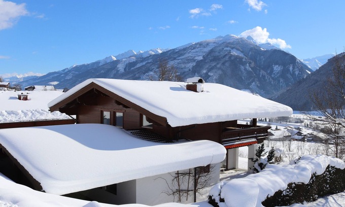 Stuhlfelden Chalet De Esquí | Spacious, privacy and beautiful unobstructed view of the mountains and valley