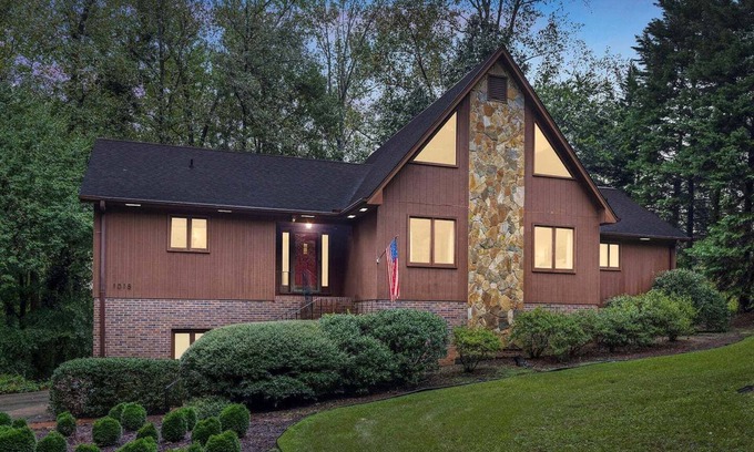 Anderson Casa | Spacious & Private Lakefront Retreat Near Clemson!