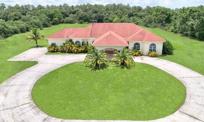 Loxahatchee Groves Casa | Spacious private property sitting on 5 acres