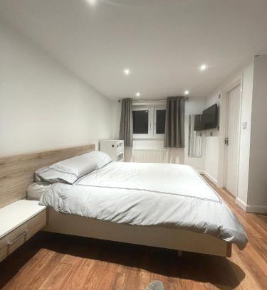 South Norwood Casa | Spacious Private Room in Vibrant South London